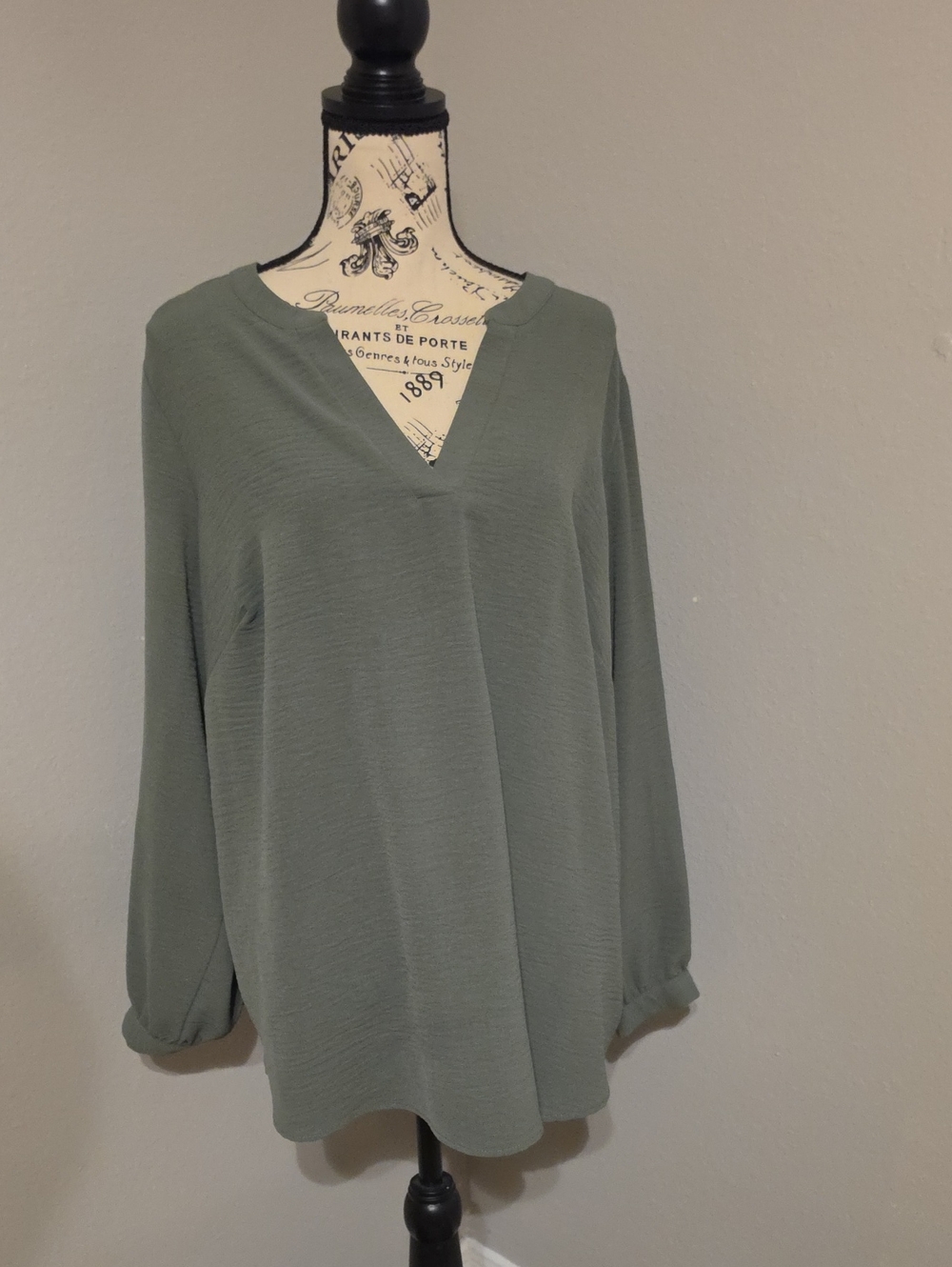 Women's Adrianna Papell Sage Green V-Neck Long Sleeve Blouse Plus Size 1X
